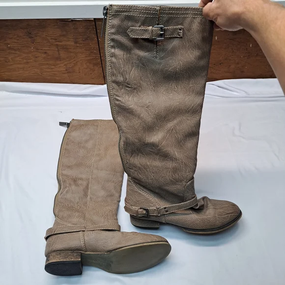 Knee-High BRECKELLES Women's Tan Boots Size 7.5 - Picture 2 of 12